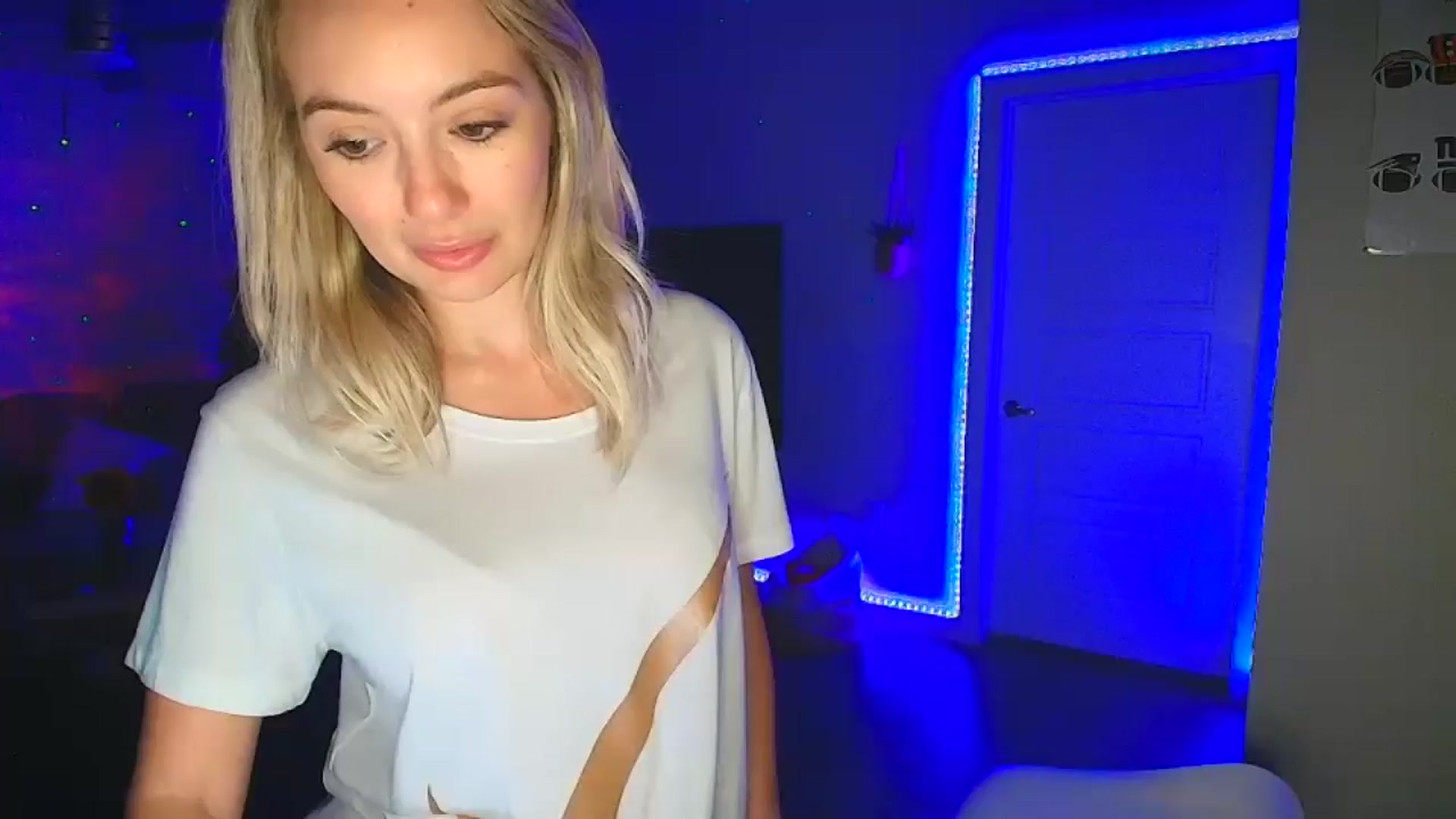 Gallery image thumbnail from Sammy_gray's myfreecams stream on, 09/19/2024, 02:20 image 19 of 20