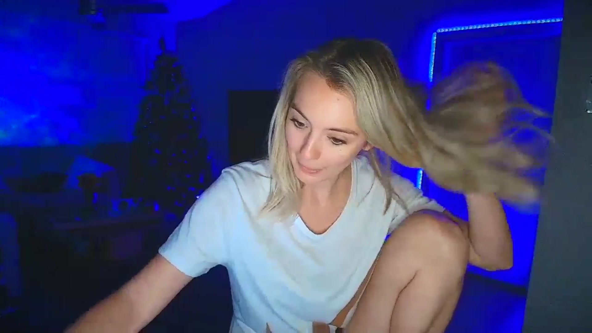 Gallery image thumbnail from Sammy_gray's myfreecams stream on, 09/19/2024, 03:14 image 10 of 20