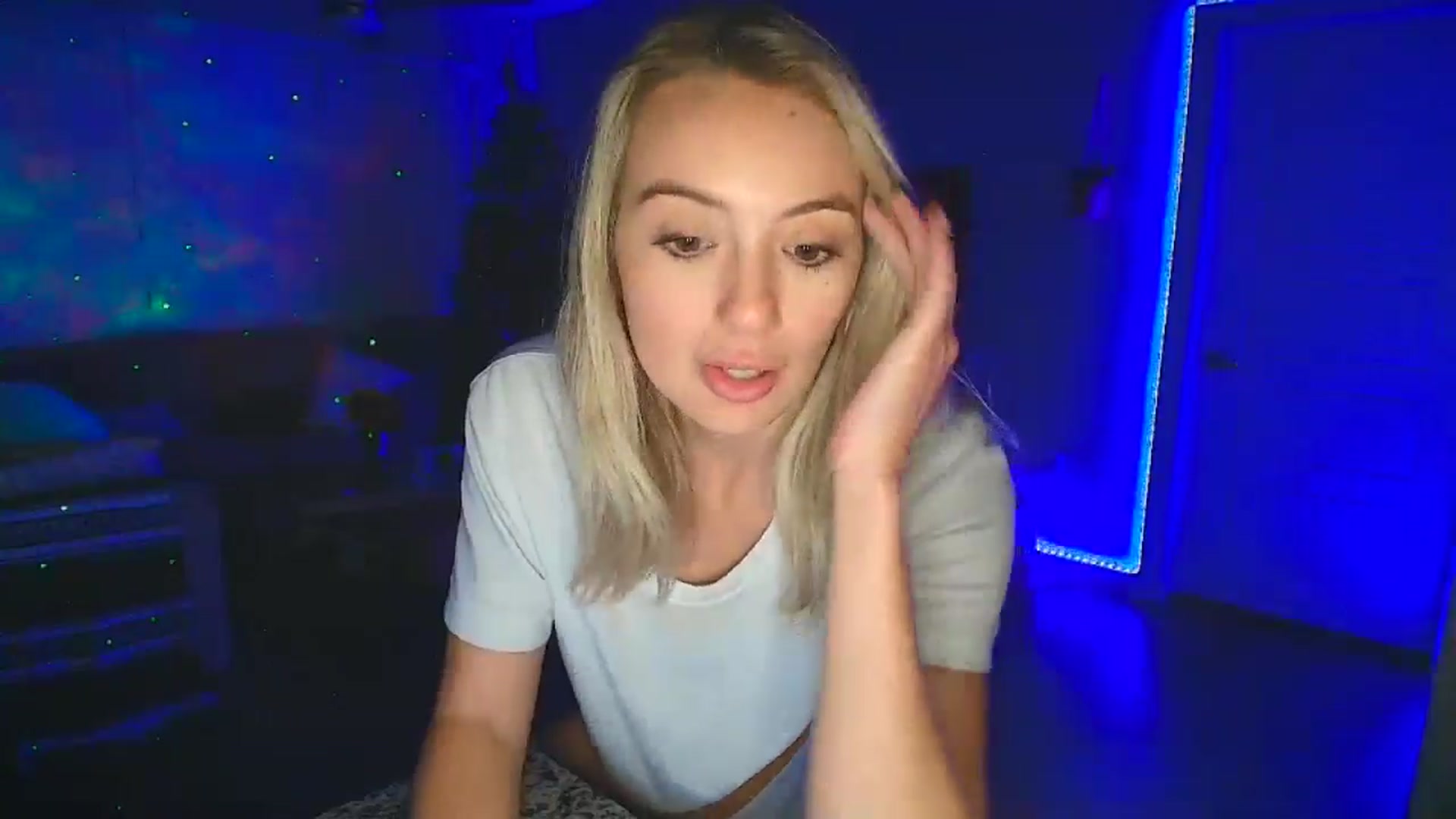 Gallery image thumbnail from Sammy_gray's myfreecams stream on, 09/19/2024, 04:42 image 6 of 20