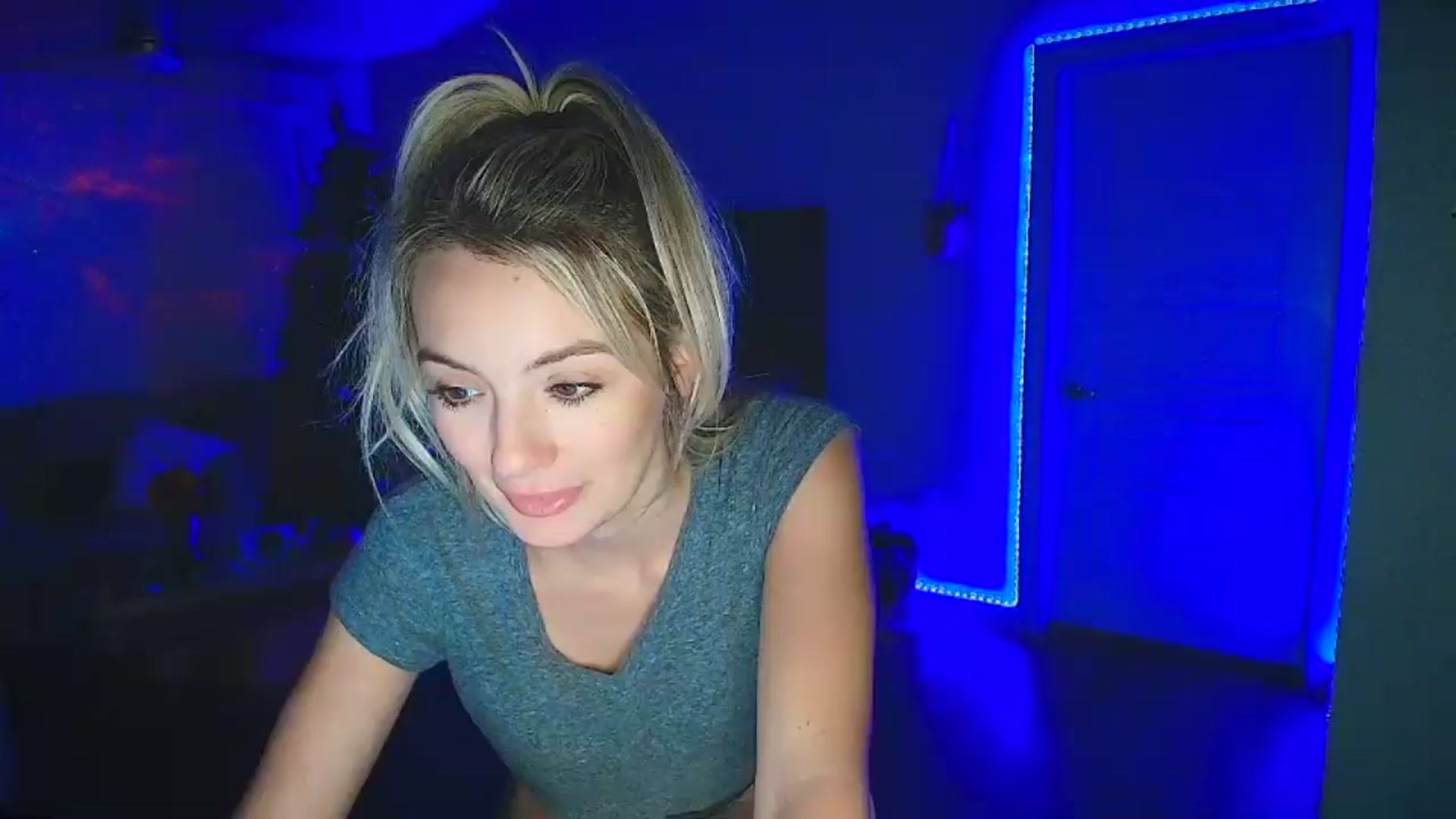 Gallery image thumbnail from Sammy_gray's myfreecams stream on, 09/21/2024, 04:41 image 7 of 20