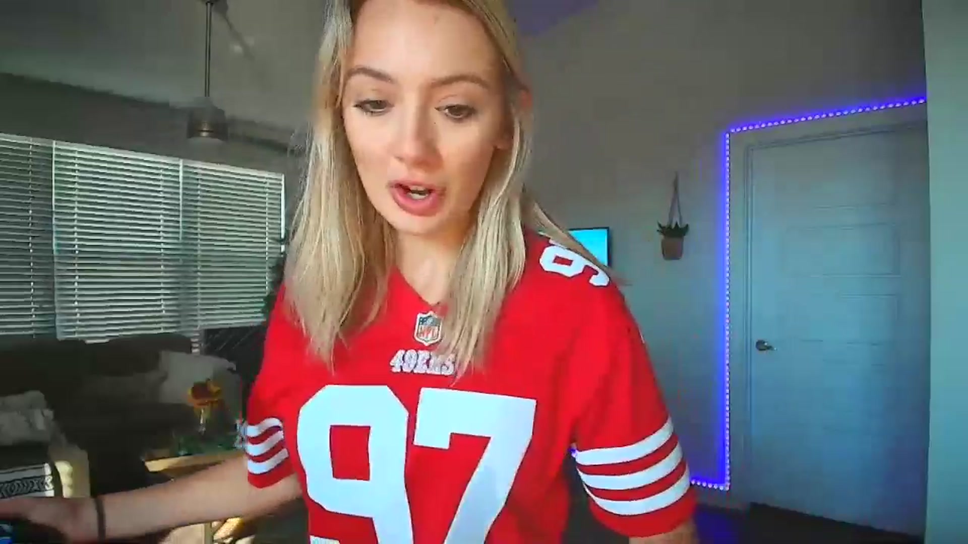 Gallery image thumbnail from Sammy_gray's myfreecams stream on, 09/22/2024, 23:51 image 8 of 20