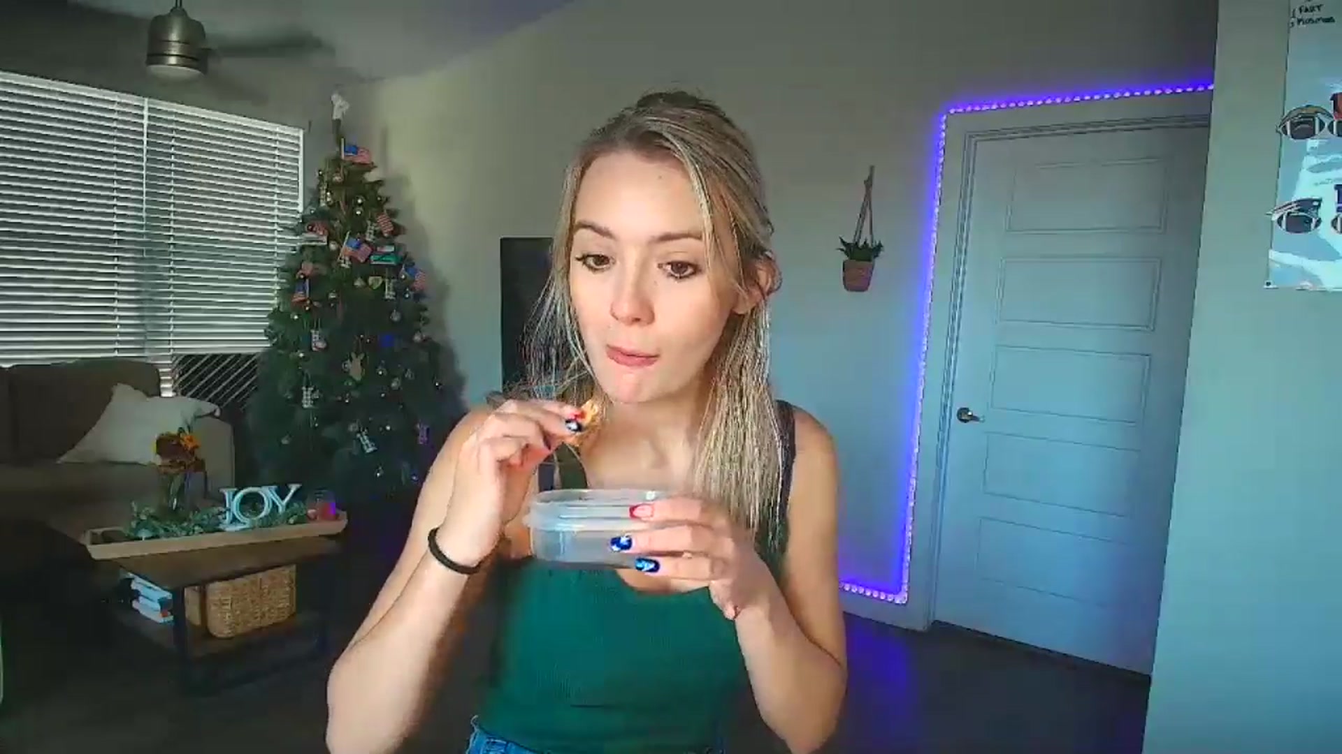 Gallery image thumbnail from Sammy_gray's myfreecams stream on, 09/23/2024, 23:13 image 11 of 20