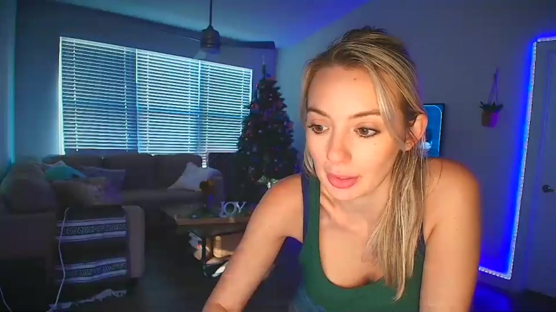 Gallery image thumbnail from Sammy_gray's myfreecams stream on, 09/24/2024, 01:07 image 4 of 20