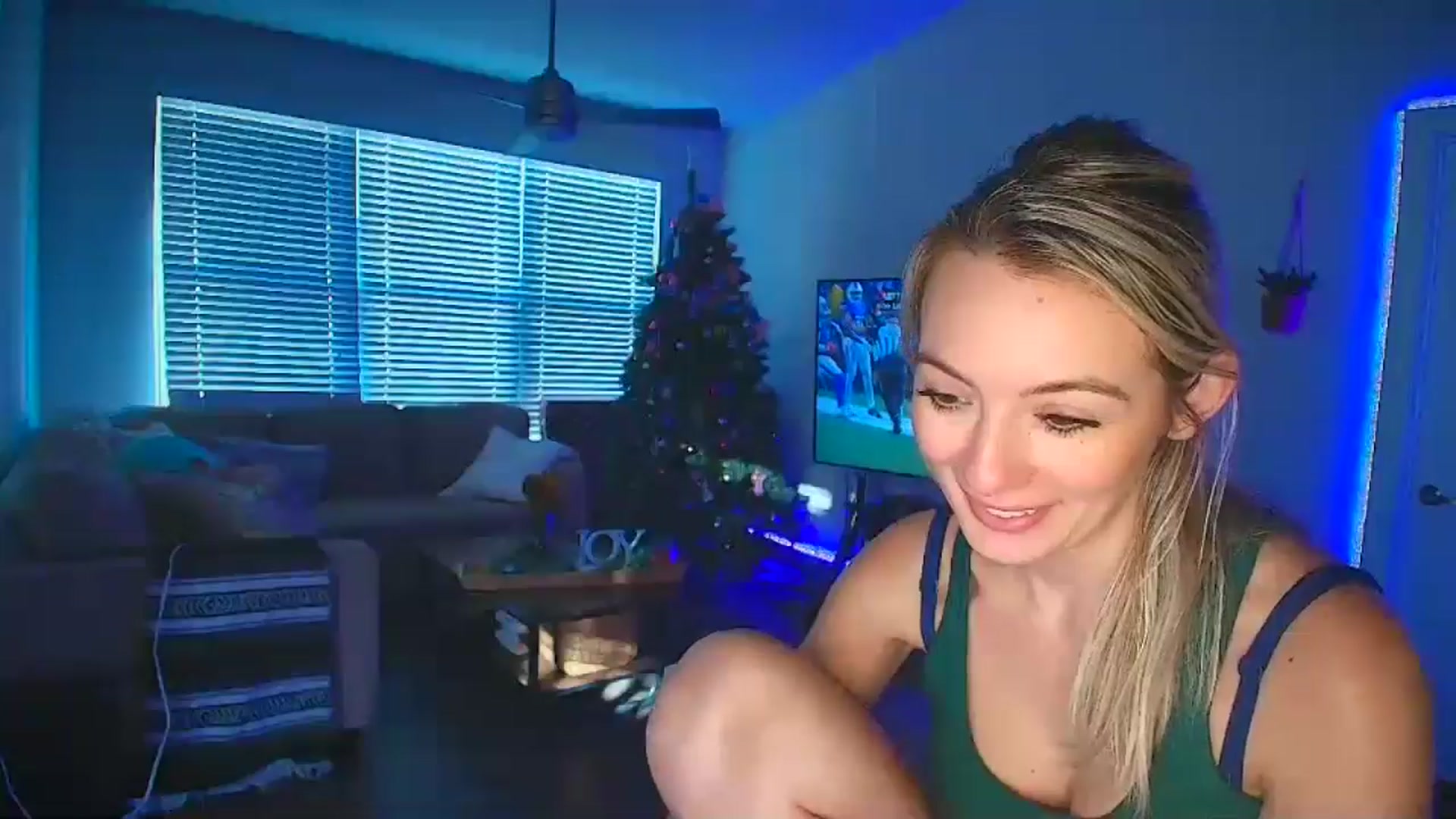Gallery image thumbnail from Sammy_gray's myfreecams stream on, 09/24/2024, 01:07 image 5 of 20