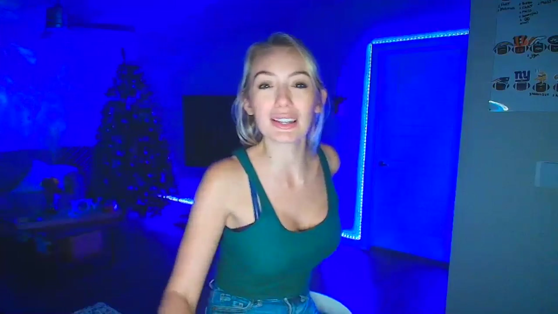 Gallery image thumbnail from Sammy_gray's myfreecams stream on, 09/24/2024, 03:23 image 12 of 20
