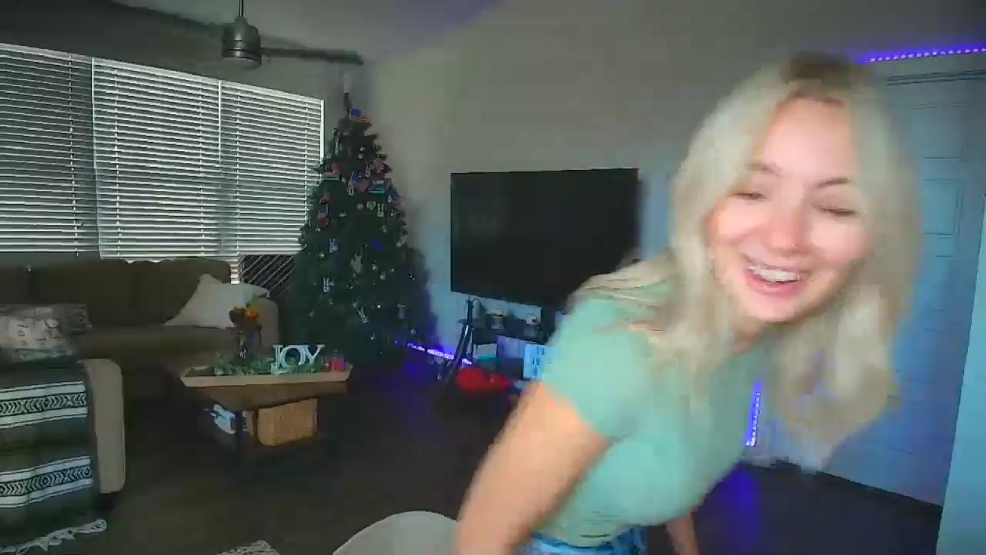 Gallery image thumbnail from Sammy_gray's myfreecams stream on, 09/25/2024, 24:02 image 8 of 20