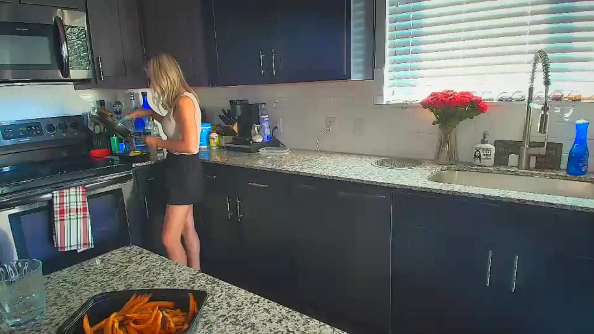 Gallery image thumbnail from Sammy_gray's myfreecams stream on, 09/26/2024, 24:47 image 14 of 20