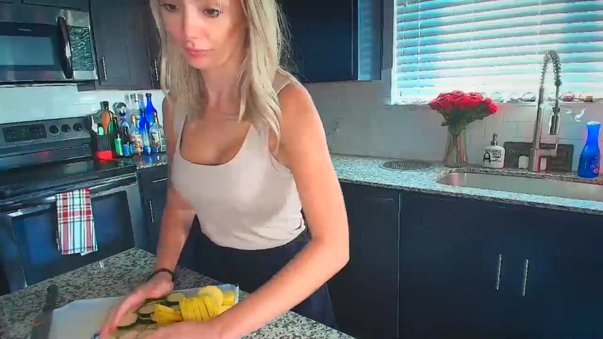 Gallery image thumbnail from Sammy_gray's myfreecams stream on, 09/26/2024, 24:47 image 8 of 20