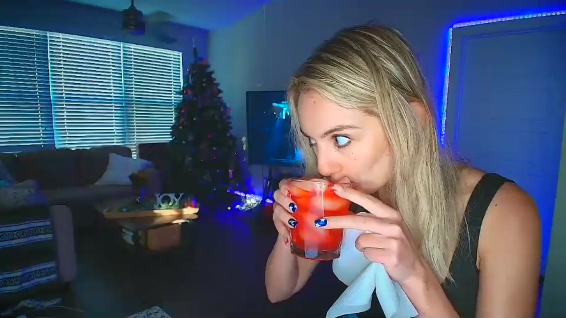 Gallery image thumbnail from Sammy_gray's myfreecams stream on, 09/27/2024, 24:48 image 14 of 20