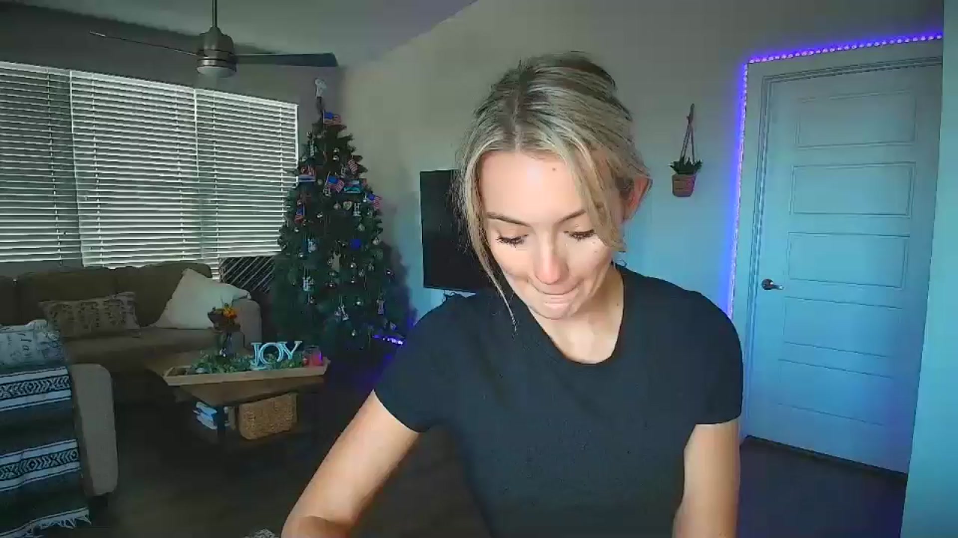 Gallery image thumbnail from Sammy_gray's myfreecams stream on, 09/27/2024, 23:36 image 1 of 20