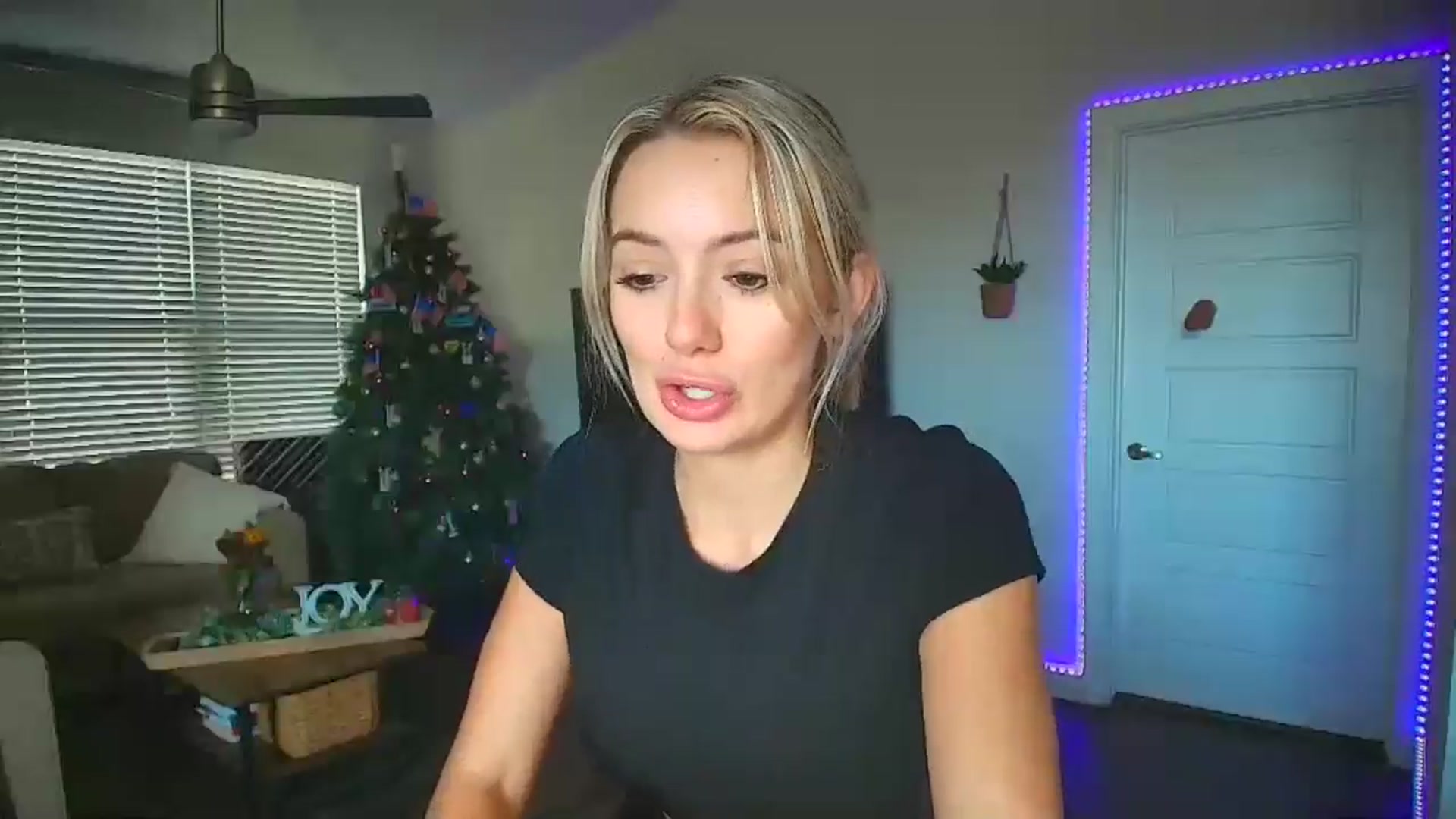 Gallery image thumbnail from Sammy_gray's myfreecams stream on, 09/27/2024, 23:36 image 12 of 20