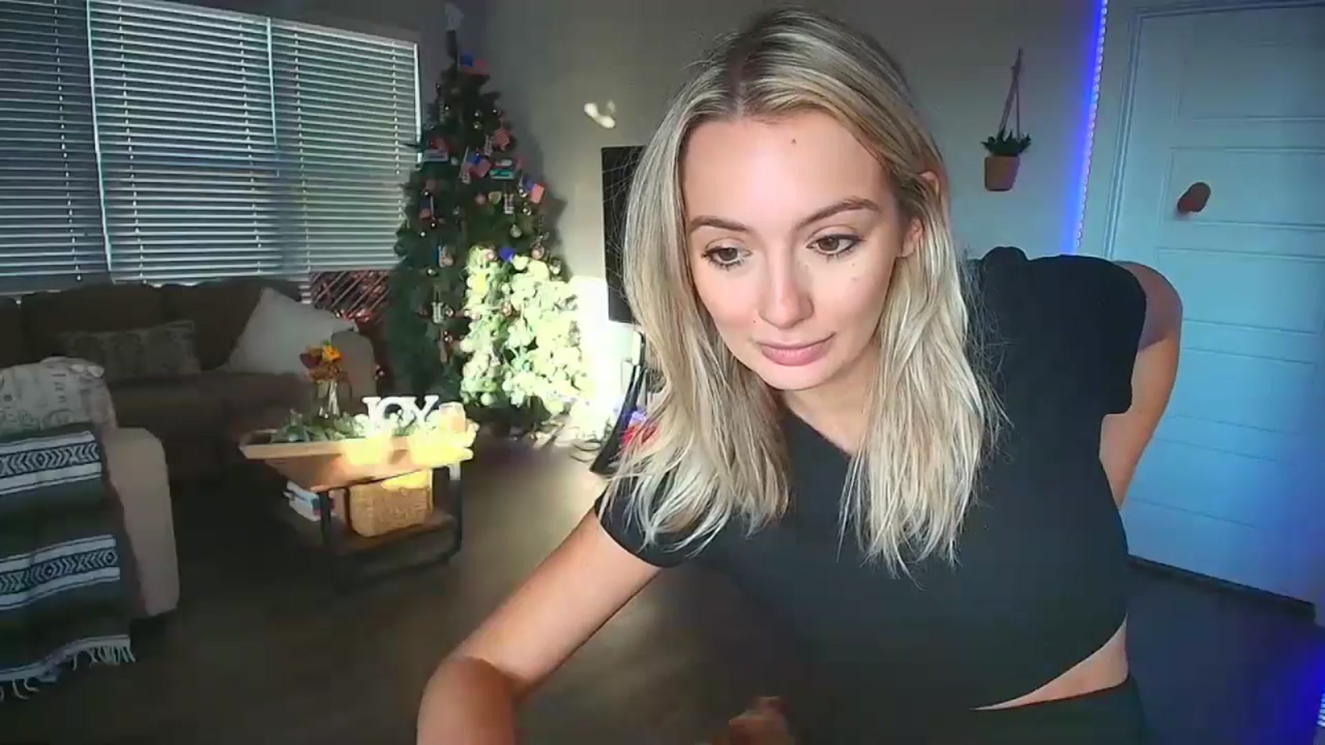 Gallery image thumbnail from Sammy_gray's myfreecams stream on, 09/28/2024, 01:09 image 8 of 20