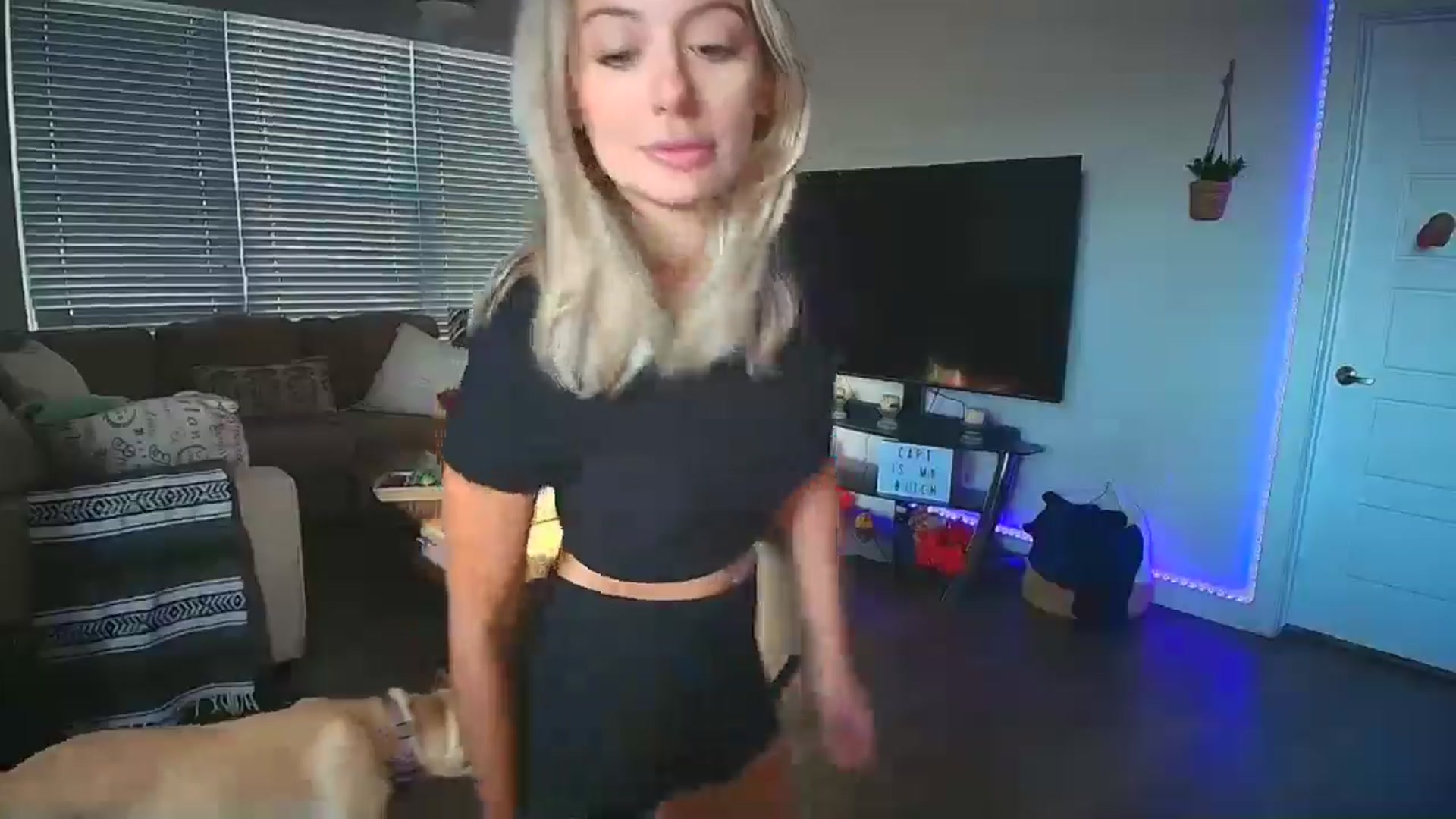 Gallery image thumbnail from Sammy_gray's myfreecams stream on, 09/28/2024, 01:09 image 7 of 20
