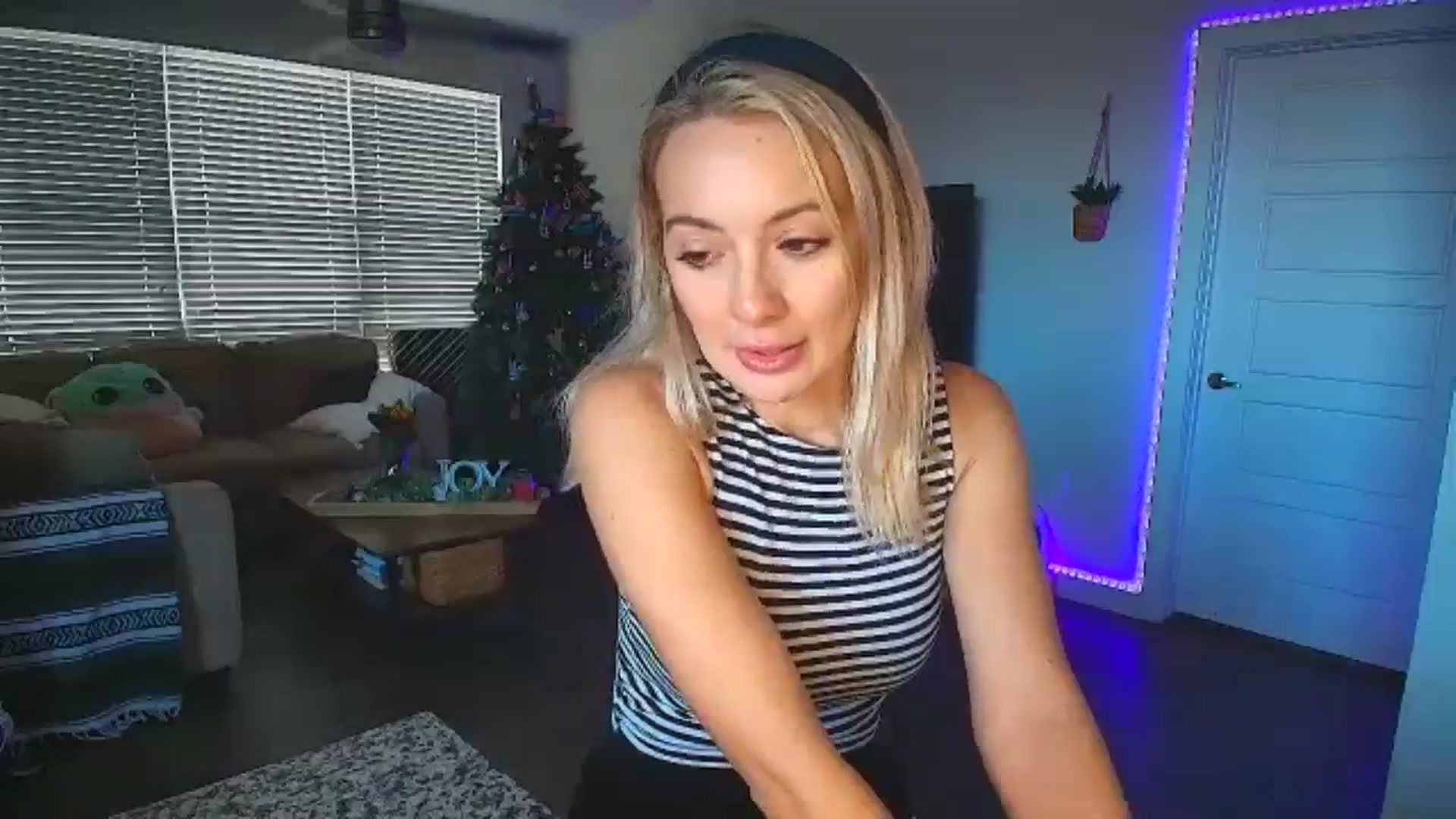 Gallery image thumbnail from Sammy_gray's myfreecams stream on, 09/30/2024, 21:38 image 3 of 20