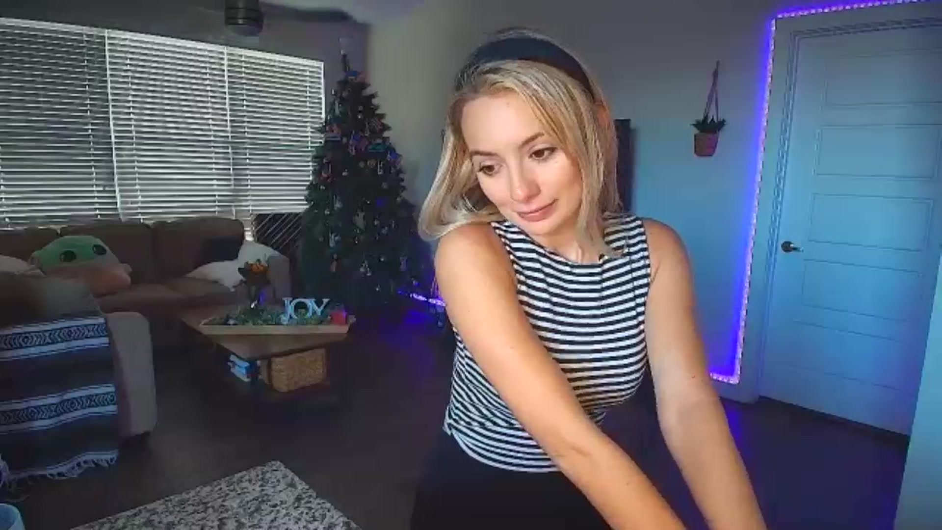 Gallery image thumbnail from Sammy_gray's myfreecams stream on, 09/30/2024, 21:38 image 13 of 20