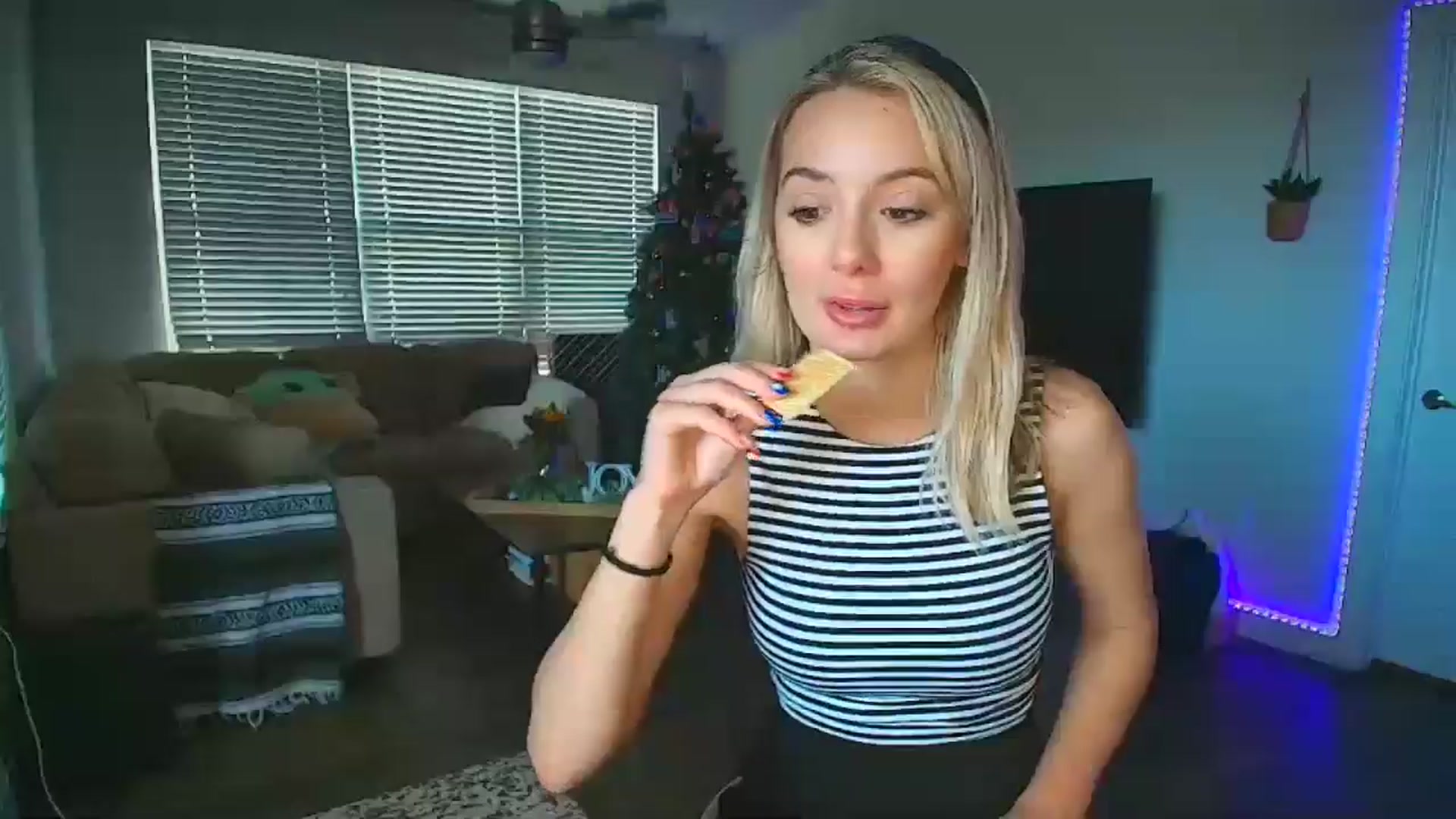 Gallery image thumbnail from Sammy_gray's myfreecams stream on, 09/30/2024, 22:47 image 14 of 20