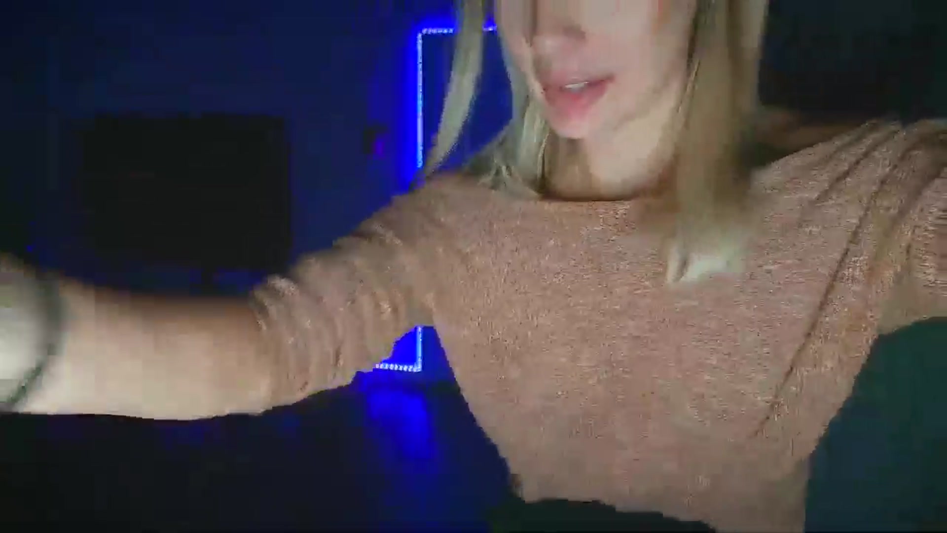 Gallery image thumbnail from Sammy_gray's myfreecams stream on, 10/03/2024, 04:13 image 2 of 20