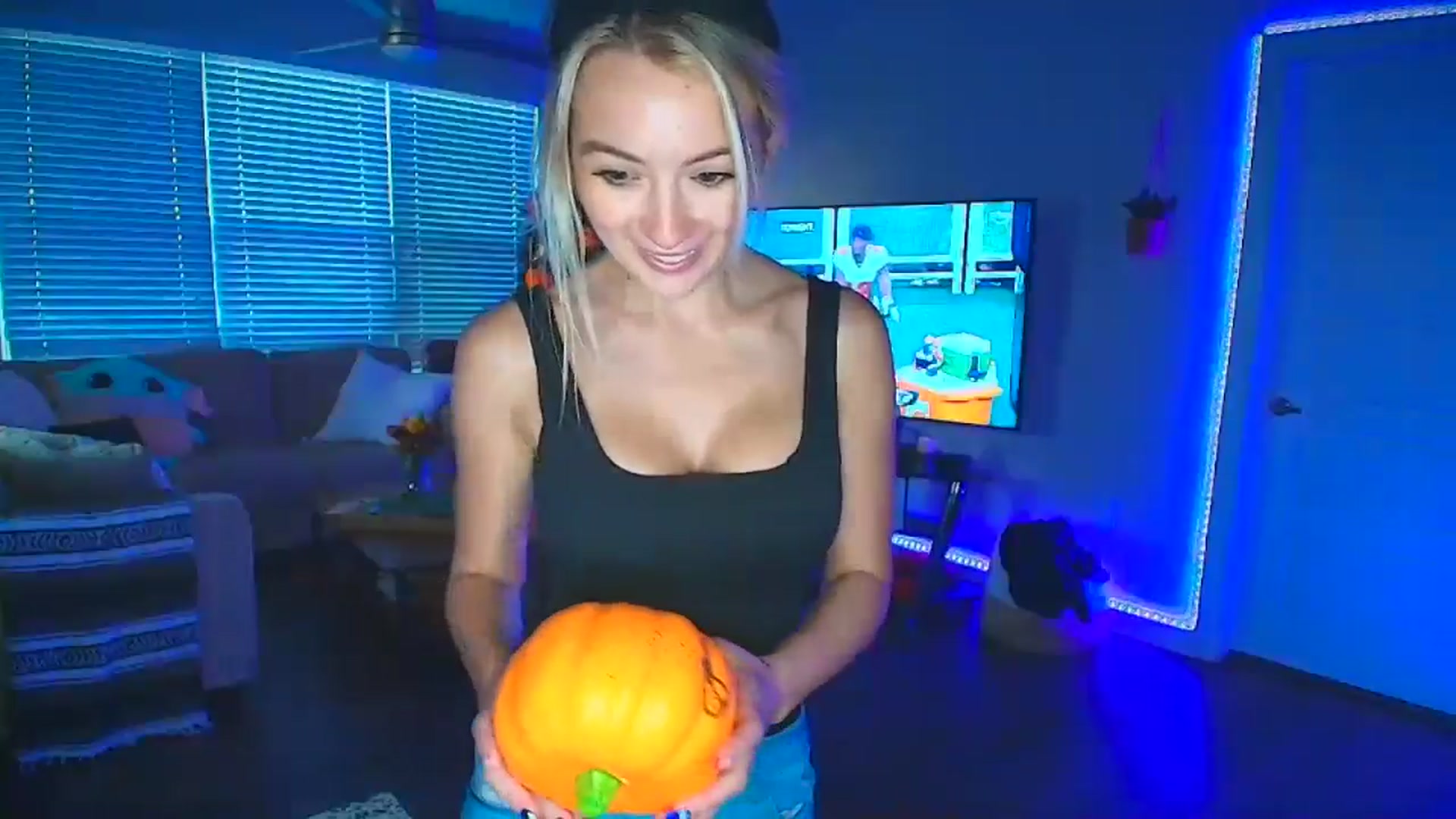 Gallery image thumbnail from Sammy_gray's myfreecams stream on, 10/04/2024, 01:01 image 14 of 20