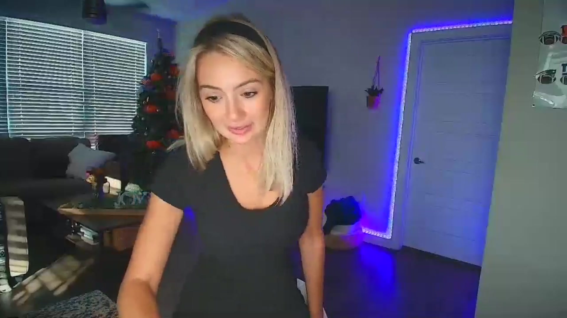 Gallery image thumbnail from Sammy_gray's myfreecams stream on, 10/05/2024, 24:05 image 2 of 20