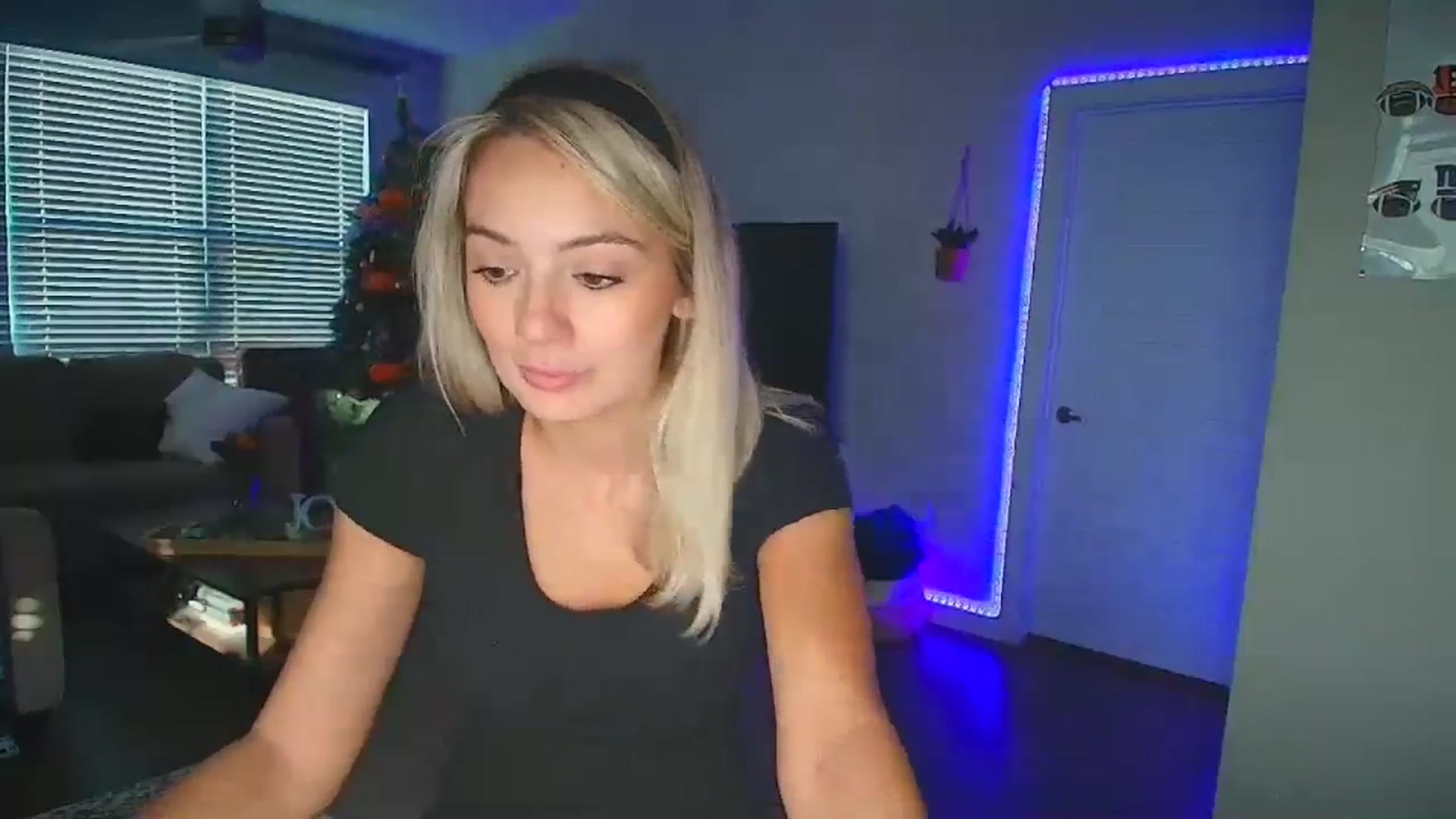 Gallery image thumbnail from Sammy_gray's myfreecams stream on, 10/05/2024, 24:05 image 16 of 20