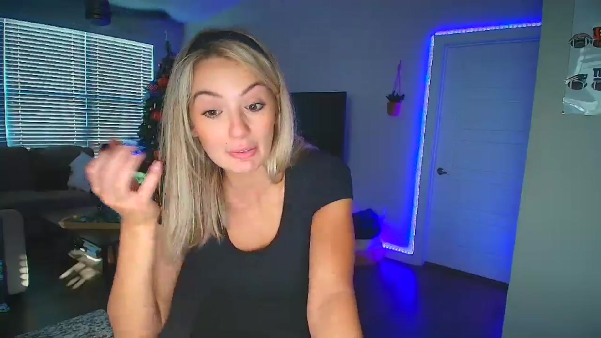 Gallery image thumbnail from Sammy_gray's myfreecams stream on, 10/05/2024, 24:05 image 11 of 20