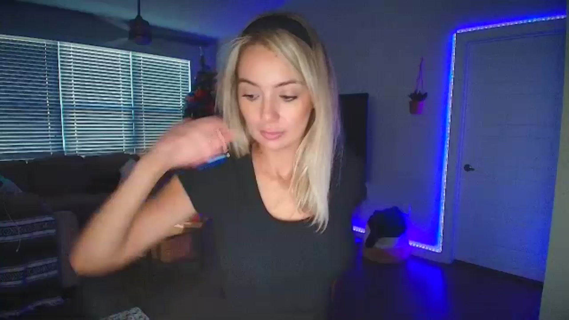 Gallery image thumbnail from Sammy_gray's myfreecams stream on, 10/05/2024, 01:11 image 1 of 20