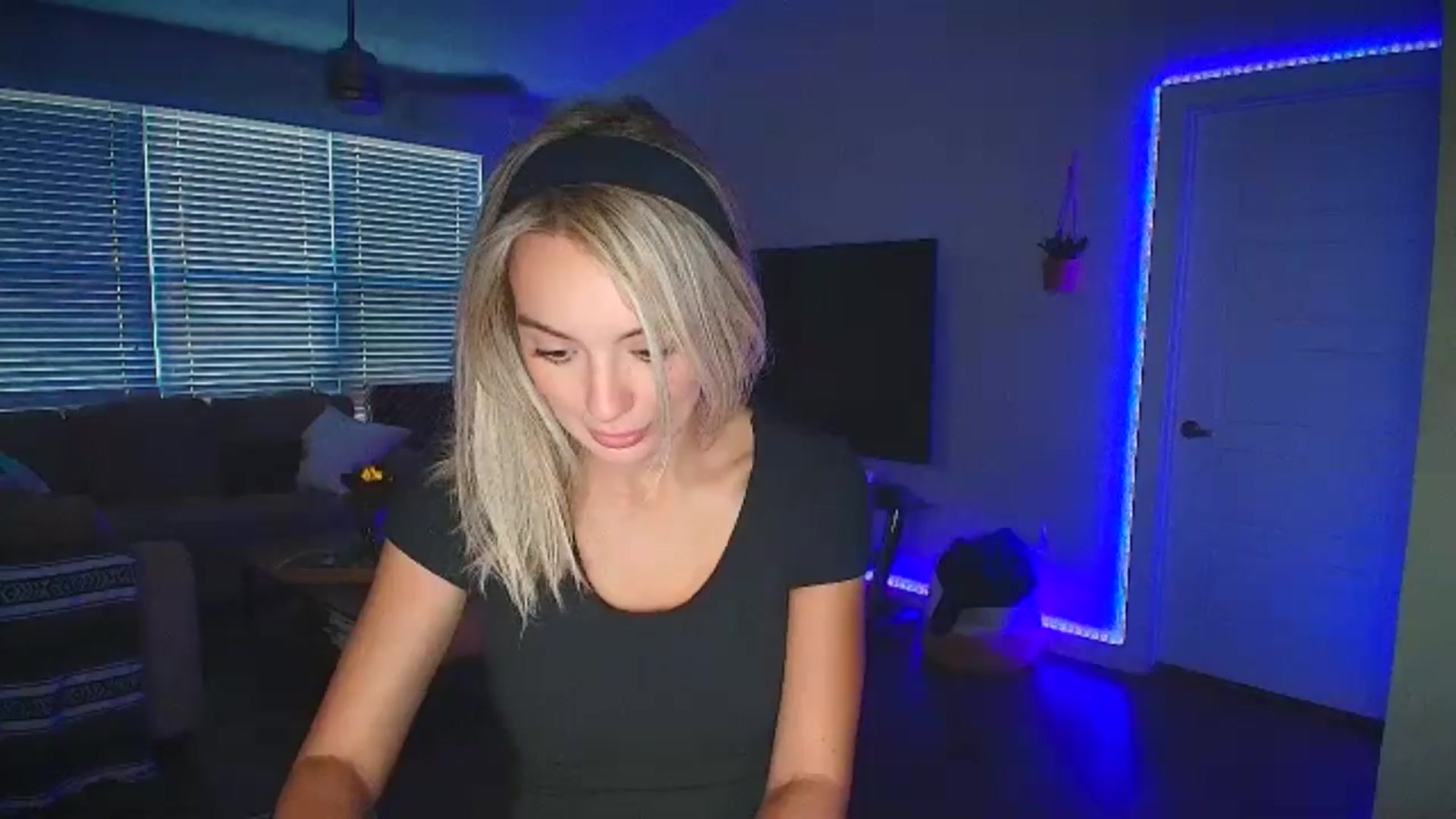 Gallery image thumbnail from Sammy_gray's myfreecams stream on, 10/05/2024, 01:11 image 8 of 20