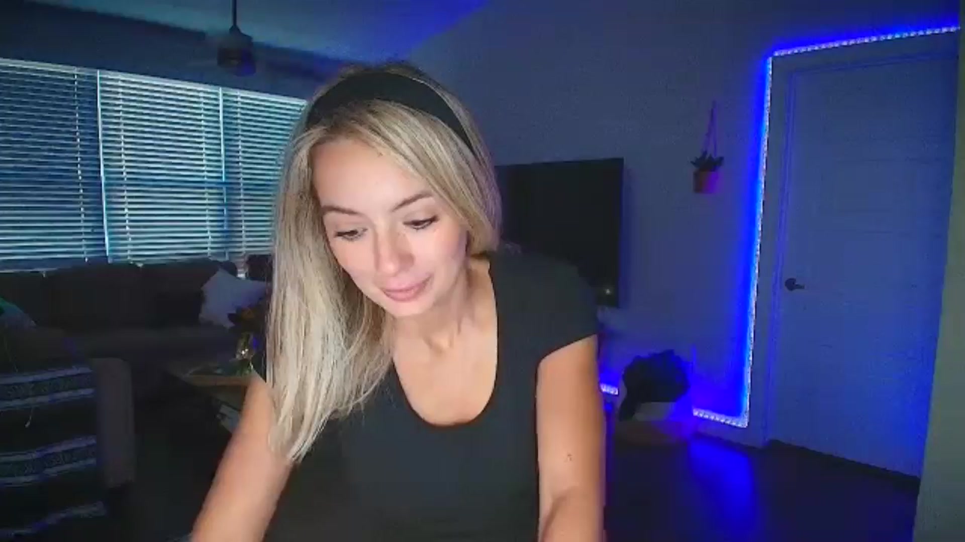 Gallery image thumbnail from Sammy_gray's myfreecams stream on, 10/05/2024, 01:11 image 3 of 20