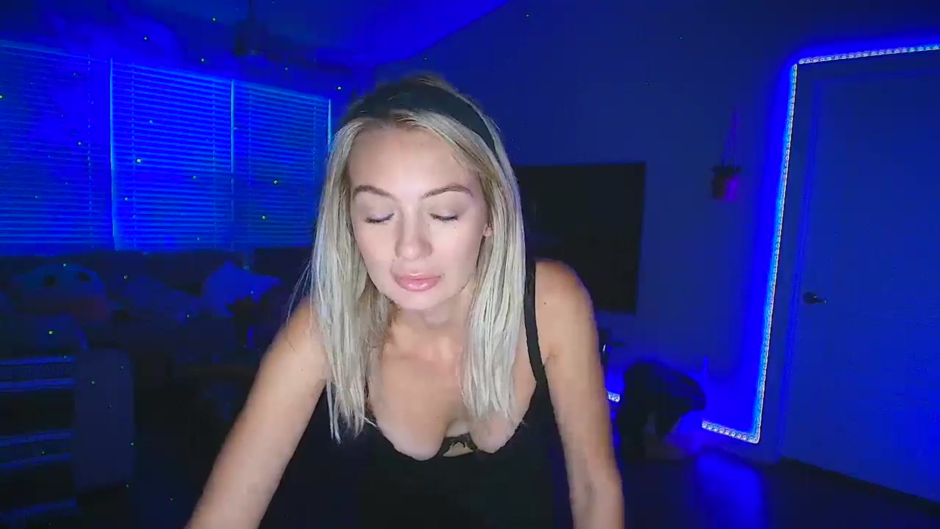 Gallery image thumbnail from Sammy_gray's myfreecams stream on, 10/06/2024, 03:11 image 2 of 20