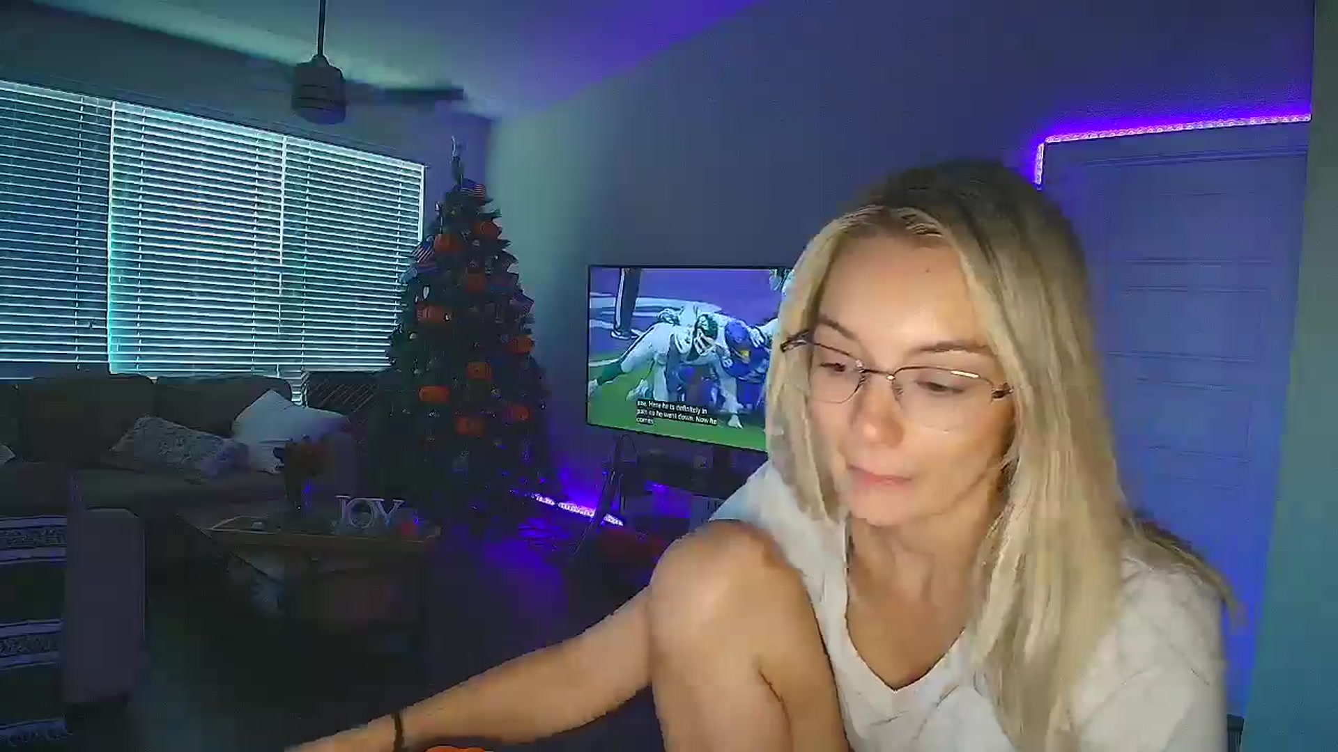 Gallery image thumbnail from Sammy_gray's myfreecams stream on, 10/06/2024, 17:29 image 9 of 20