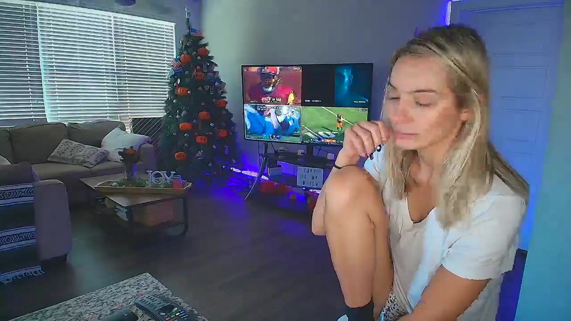 Gallery image thumbnail from Sammy_gray's myfreecams stream on, 10/06/2024, 20:03 image 18 of 20