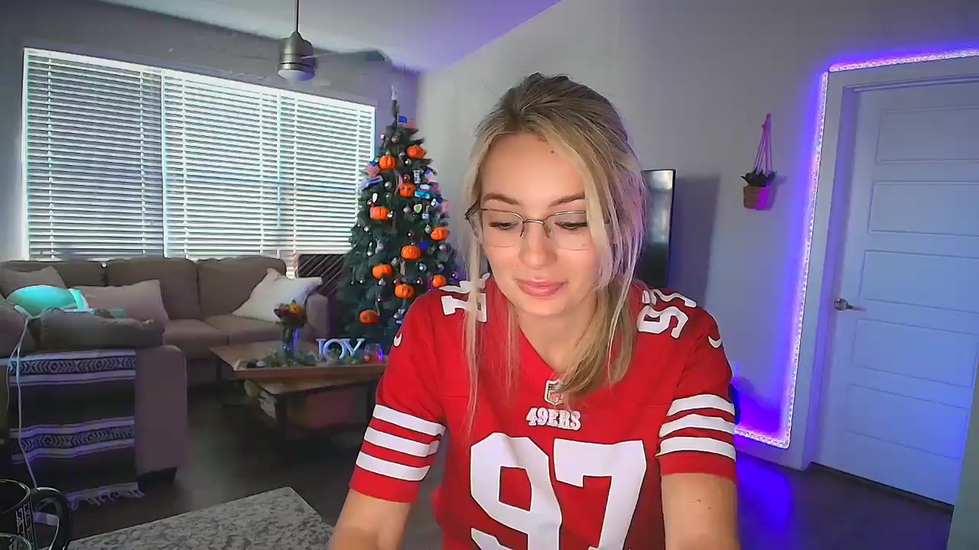 Gallery image thumbnail from Sammy_gray's myfreecams stream on, 10/11/2024, 24:08 image 11 of 20