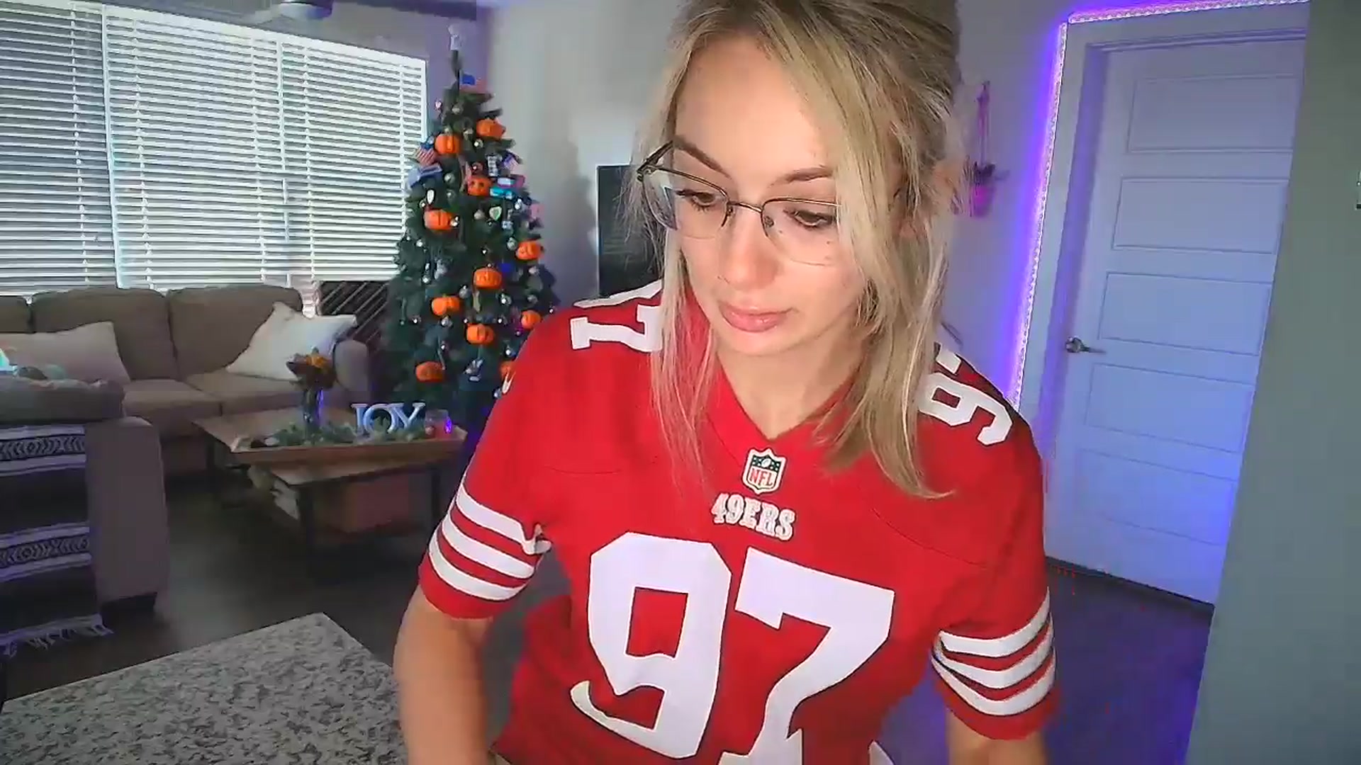 Gallery image thumbnail from Sammy_gray's myfreecams stream on, 10/11/2024, 24:08 image 8 of 20