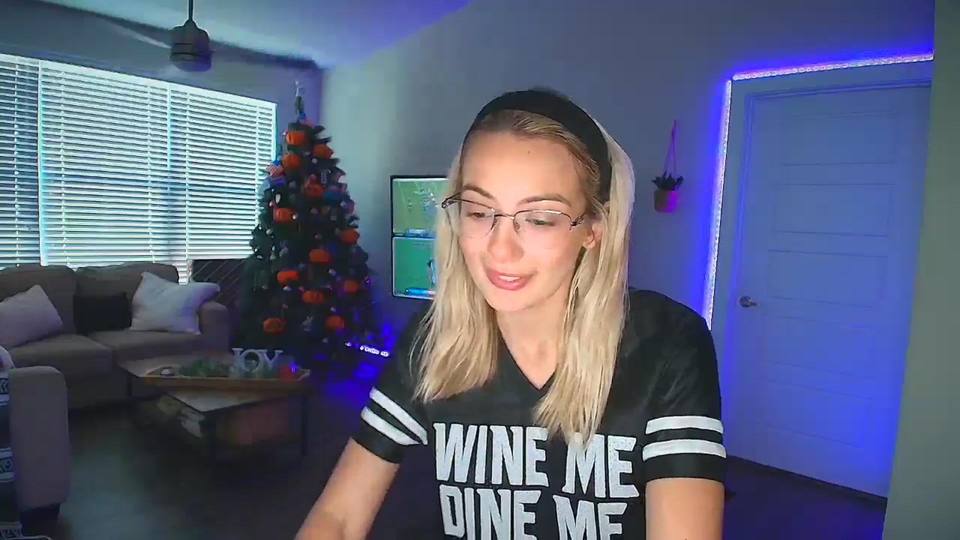 Gallery image thumbnail from Sammy_gray's myfreecams stream on, 10/13/2024, 23:34 image 8 of 20