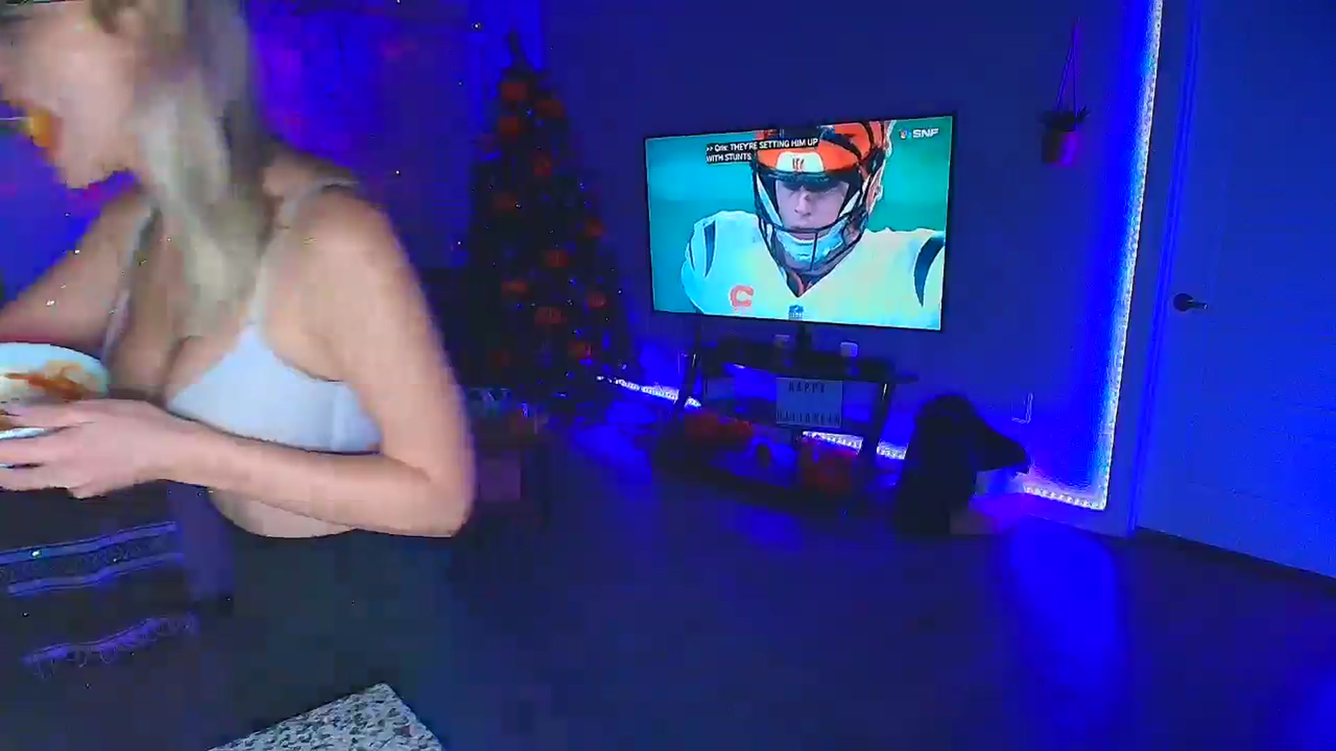 Gallery image thumbnail from Sammy_gray's myfreecams stream on, 10/14/2024, 02:04 image 10 of 20