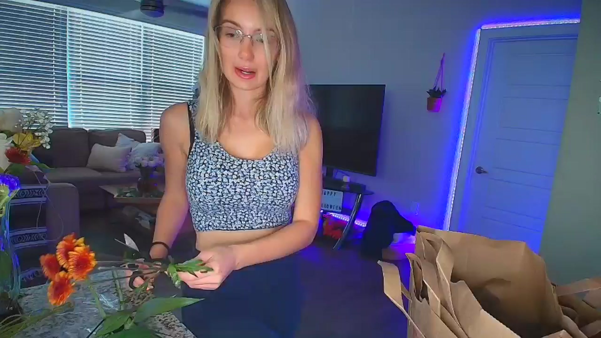Gallery image thumbnail from Sammy_gray's myfreecams stream on, 10/14/2024, 23:28 image 8 of 20