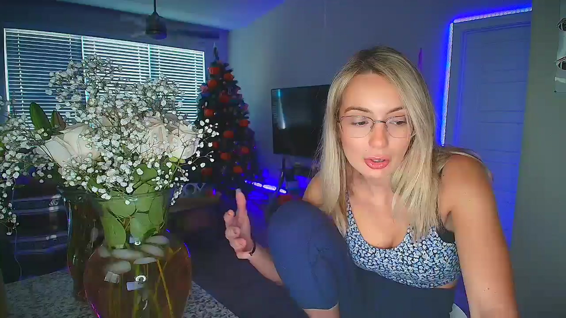 Gallery image thumbnail from Sammy_gray's myfreecams stream on, 10/15/2024, 24:18 image 8 of 20