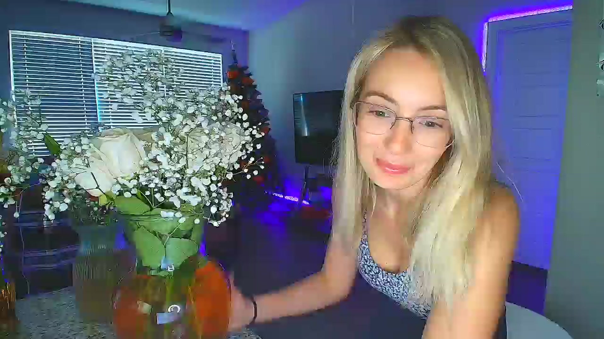 Gallery image thumbnail from Sammy_gray's myfreecams stream on, 10/15/2024, 24:18 image 4 of 20