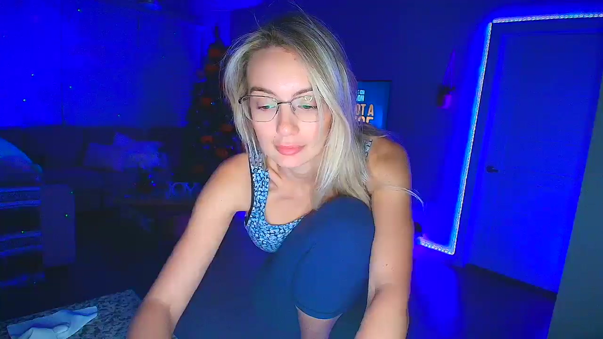 Gallery image thumbnail from Sammy_gray's myfreecams stream on, 10/15/2024, 01:37 image 18 of 20
