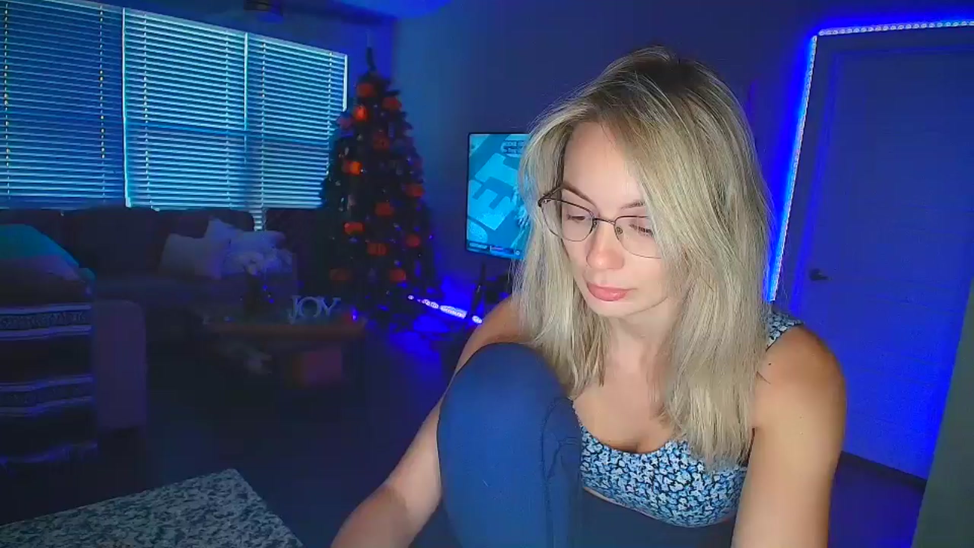 Gallery image thumbnail from Sammy_gray's myfreecams stream on, 10/15/2024, 01:37 image 1 of 20