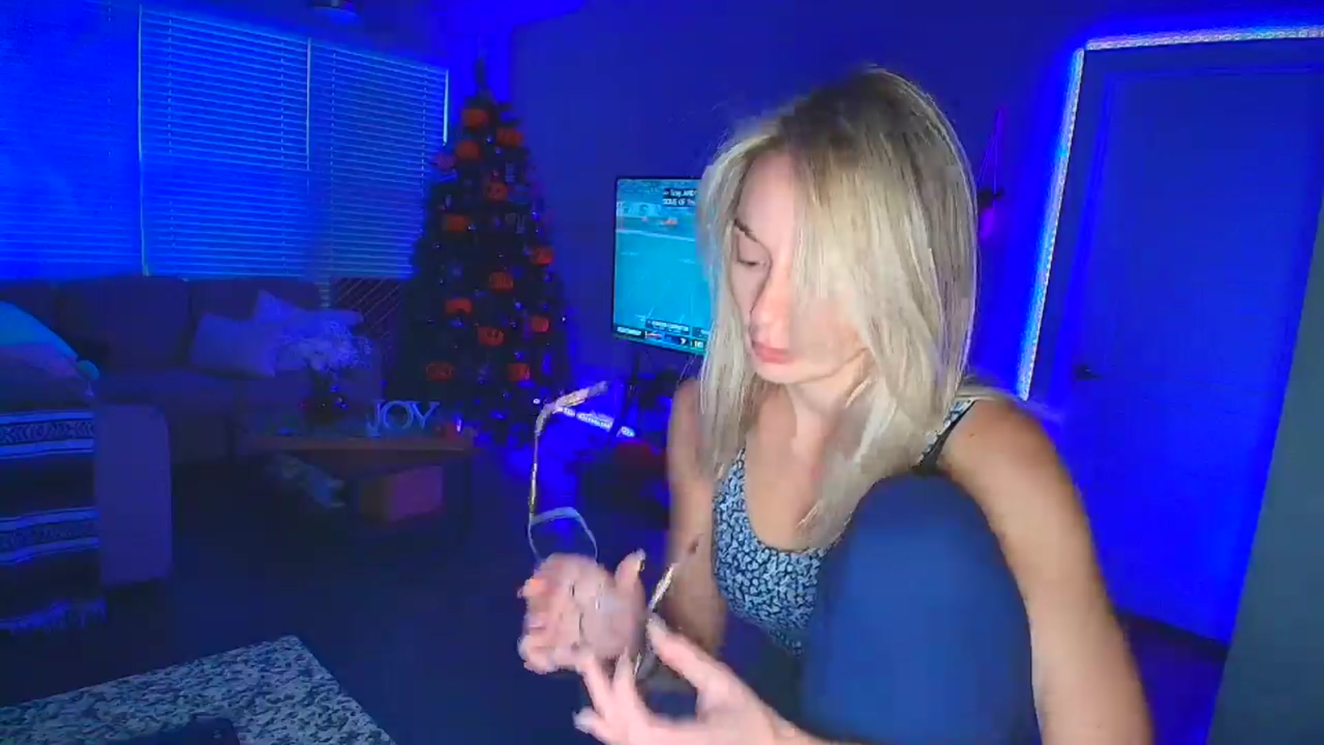 Gallery image thumbnail from Sammy_gray's myfreecams stream on, 10/15/2024, 01:37 image 10 of 20