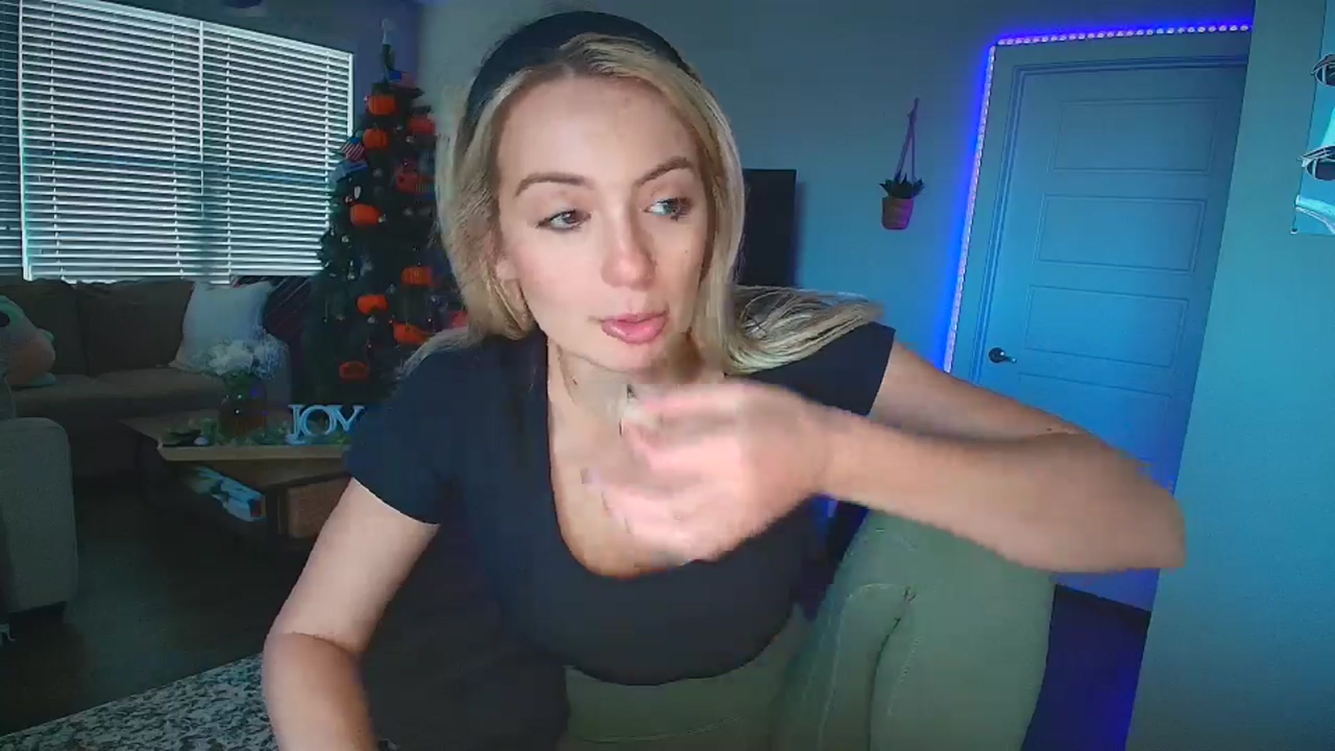 Gallery image thumbnail from Sammy_gray's myfreecams stream on, 10/17/2024, 22:42 image 2 of 20