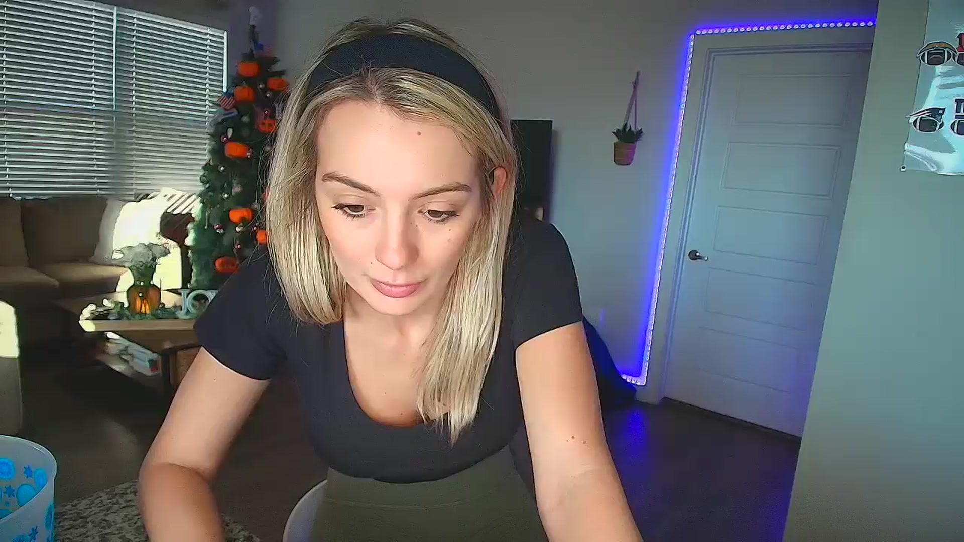 Gallery image thumbnail from Sammy_gray's myfreecams stream on, 10/18/2024, 24:01 image 20 of 20