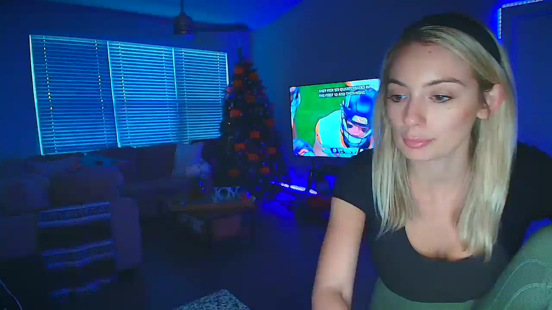Gallery image thumbnail from Sammy_gray's myfreecams stream on, 10/18/2024, 01:20 image 8 of 20