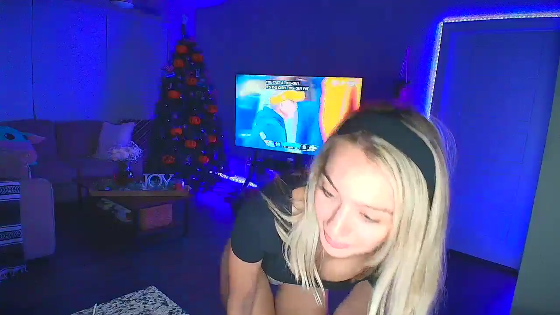 Gallery image thumbnail from Sammy_gray's myfreecams stream on, 10/18/2024, 01:46 image 19 of 20