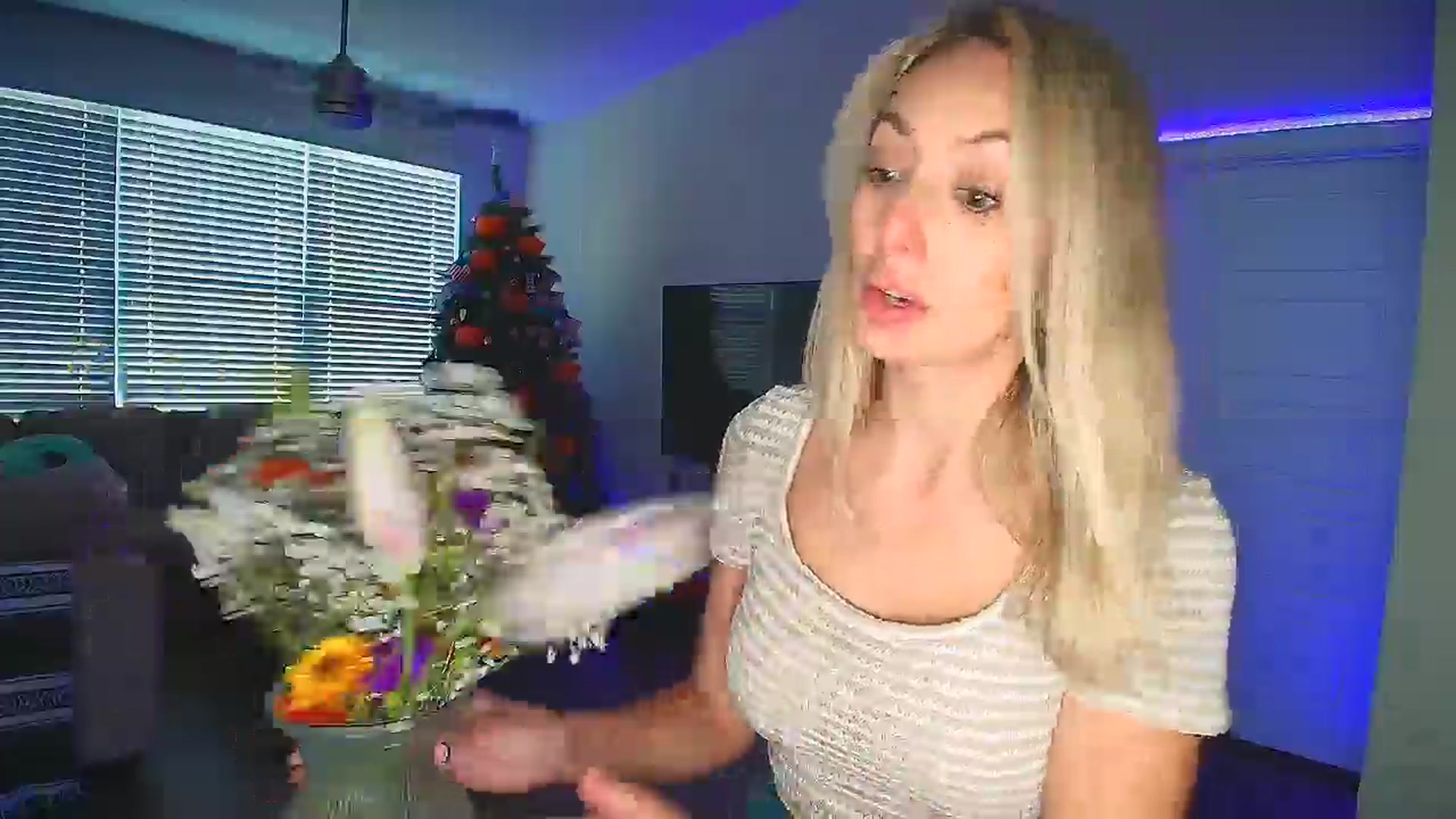 Gallery image thumbnail from Sammy_gray's myfreecams stream on, 10/19/2024, 24:16 image 4 of 20