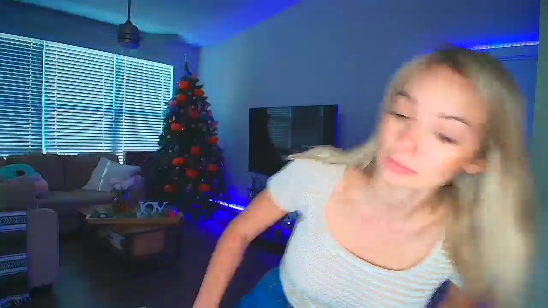 Gallery image thumbnail from Sammy_gray's myfreecams stream on, 10/19/2024, 24:16 image 6 of 20