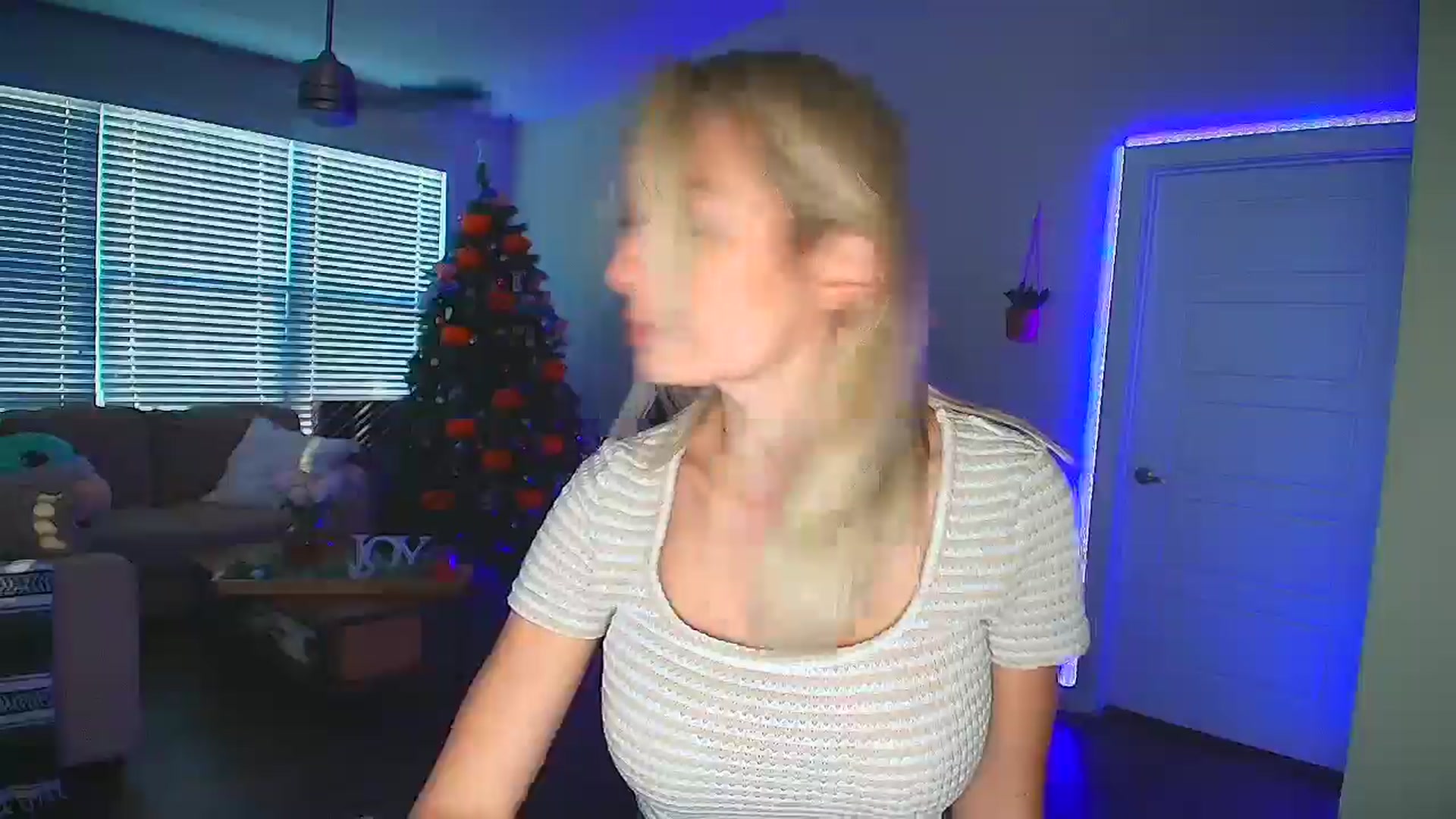 Gallery image thumbnail from Sammy_gray's myfreecams stream on, 10/19/2024, 24:16 image 13 of 20