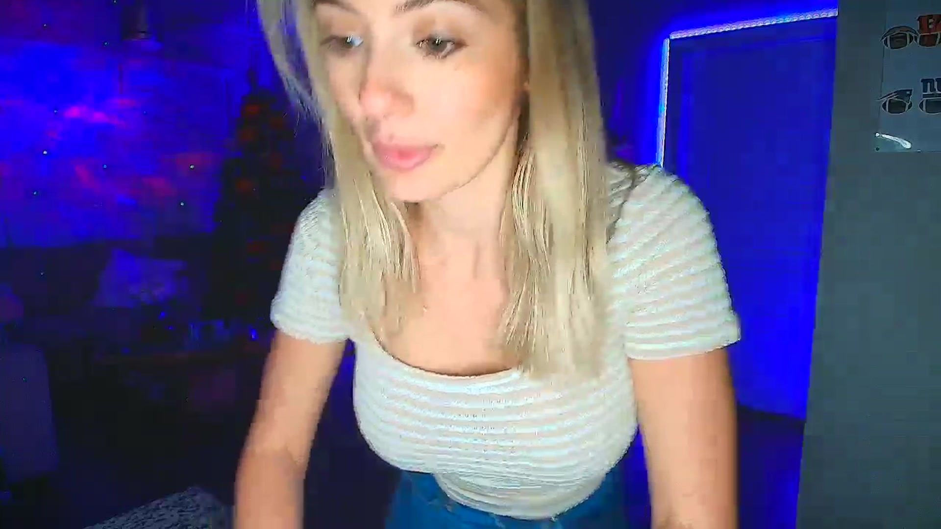 Gallery image thumbnail from Sammy_gray's myfreecams stream on, 10/19/2024, 02:58 image 10 of 20