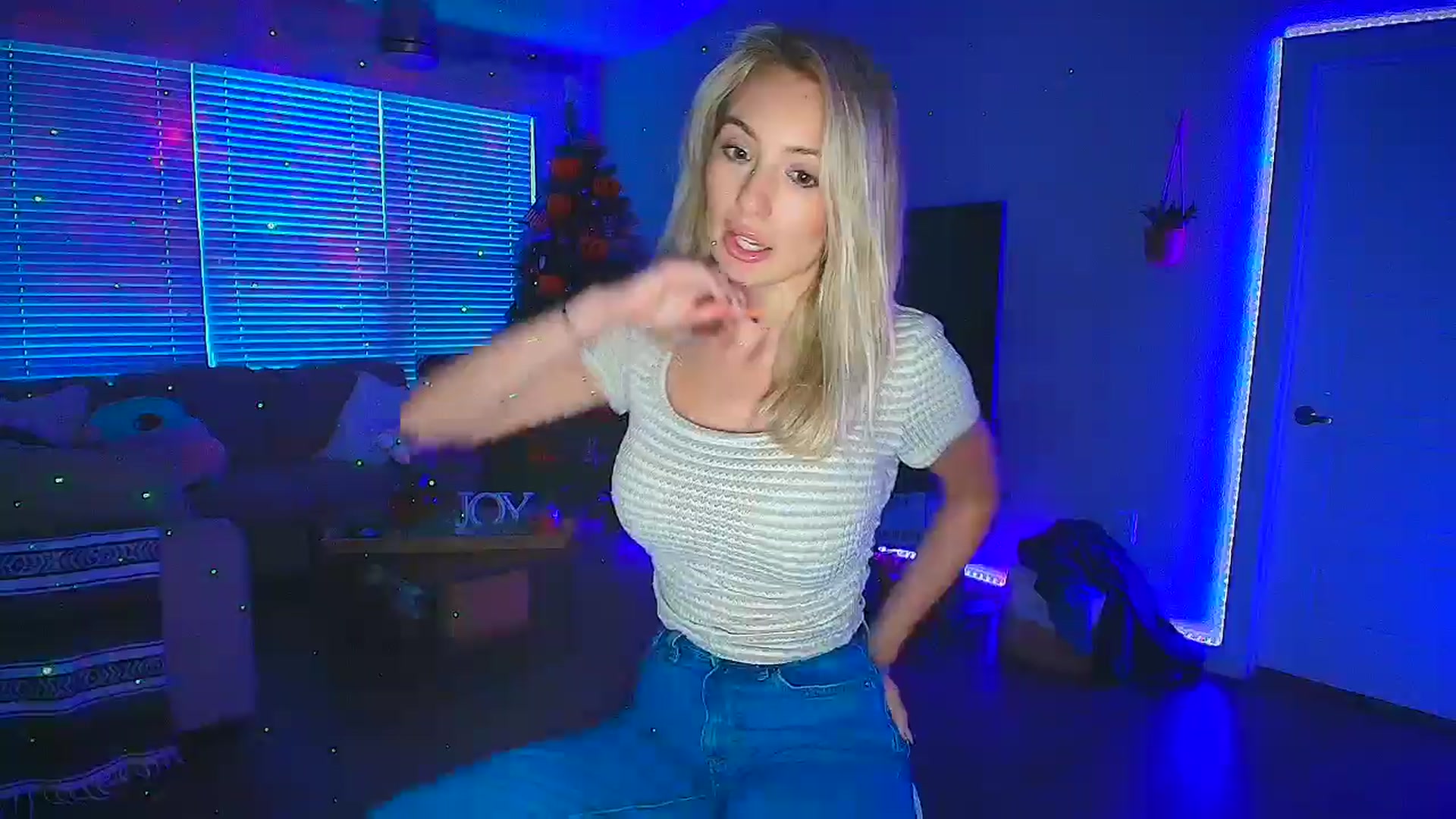 Gallery image thumbnail from Sammy_gray's myfreecams stream on, 10/19/2024, 02:58 image 2 of 20